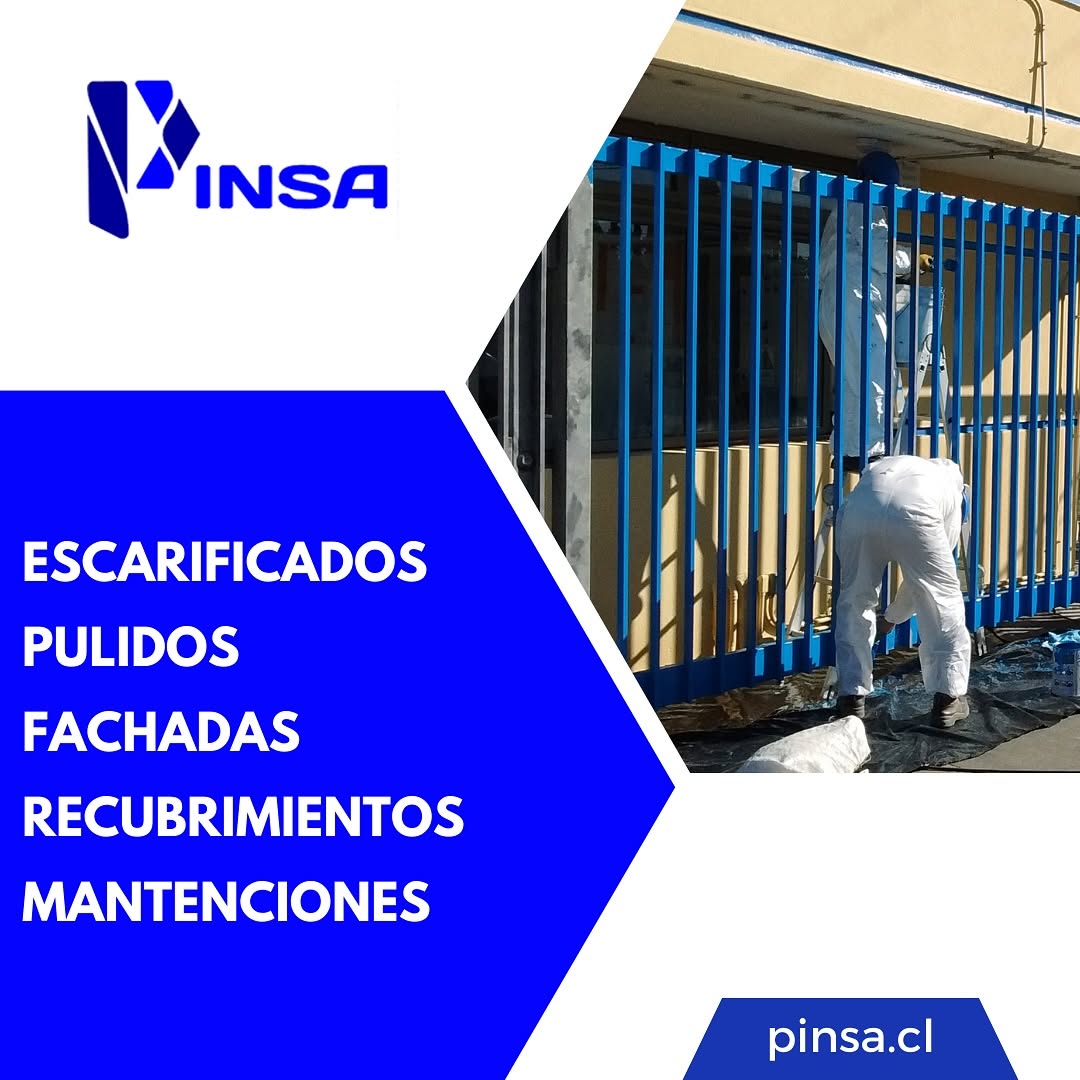 Equipo PINSA aplicando recubrimiento en piso industrial