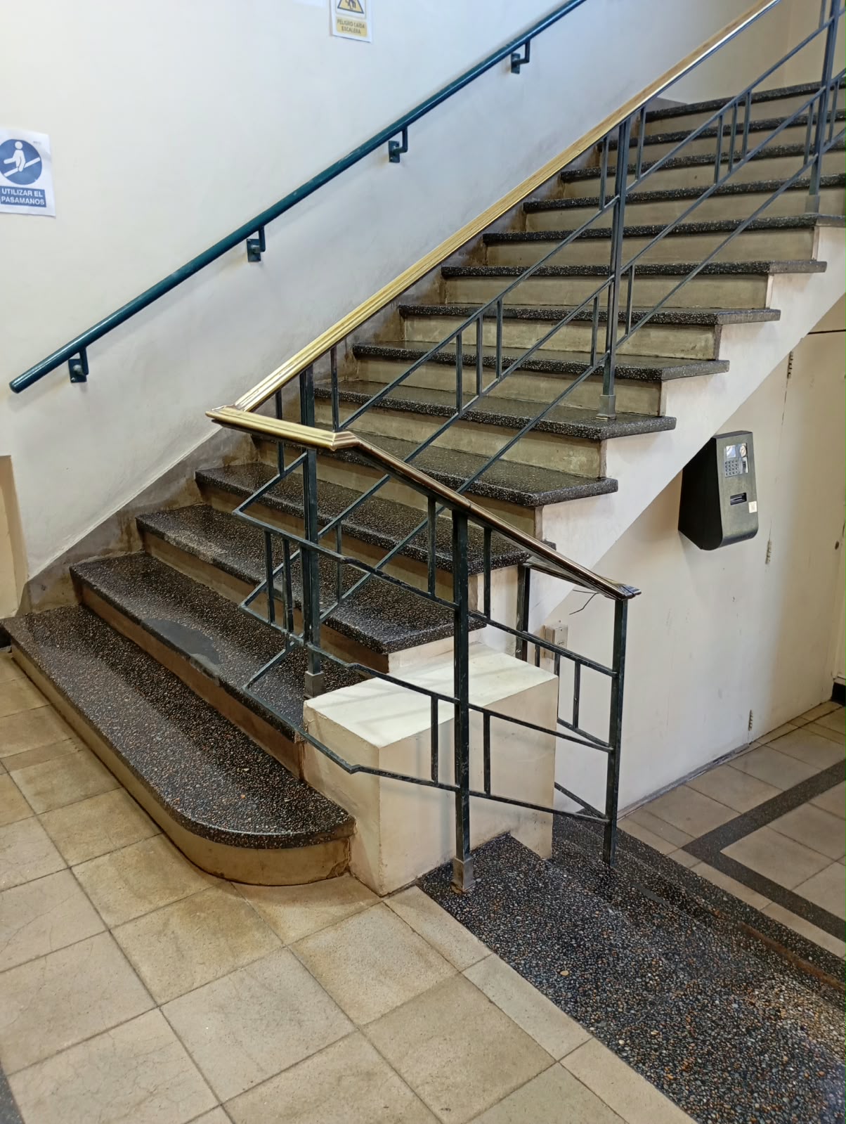 Universidad de Concepción — Reparación de escaleras